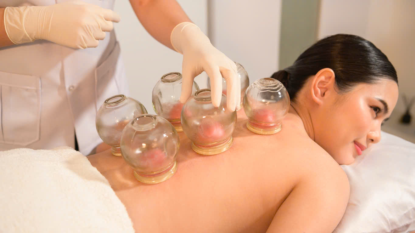 Choosing Between Hot Stone Massage and Cupping Therapy treatment: Which Is Best?