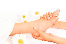 Discover Reflexology Massage: Top 5 Benefits & How It Works