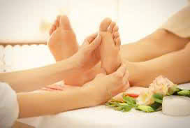 Discover Reflexology Massage: Top 5 Benefits & How It Works