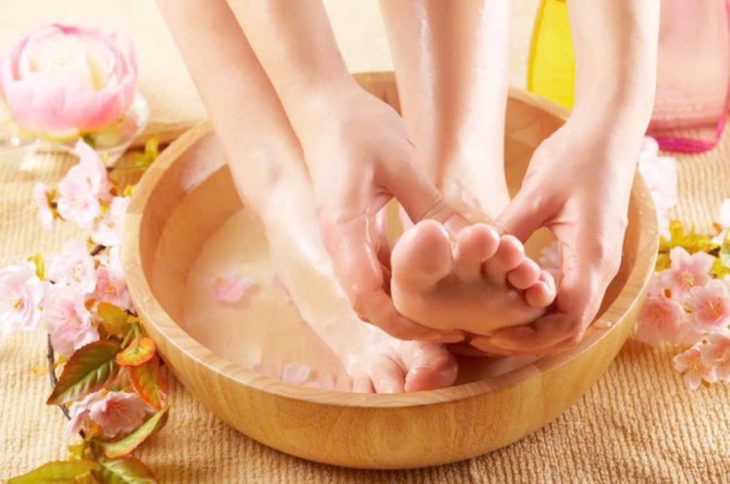 Discover Reflexology Massage: Top 5 Benefits & How It Works