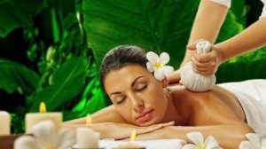 Discover Thai Herbal Compress Massage Benefits & Techniques