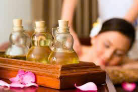 Discover Hot Oil Massage Top 10 Benefits & Differences from Hot Stone Therapy